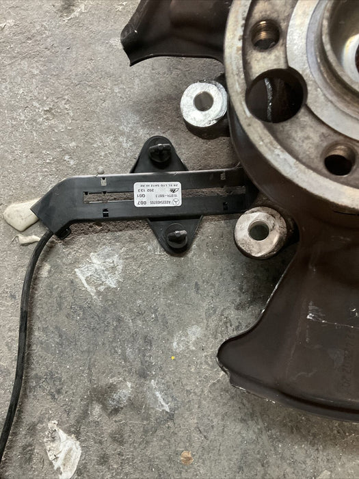 2014 MERCEDES S550 W222 PASSENGER RIGHT REAR SPINDLE KNUCKLE HUB OEM
