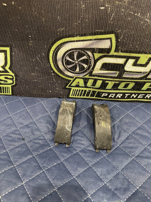 2021 AUDI R8 LEFT RIGHT UNDERRUN BRACKETS PAIR 4S0 825 841