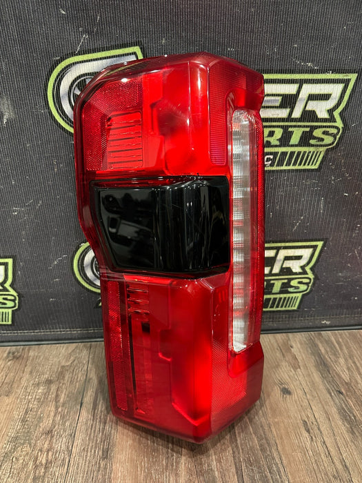 2023-2024 FORD F350 DRIVER LEFT HALOGEN TAIL LIGHT OEM *READ/SCUFFS*