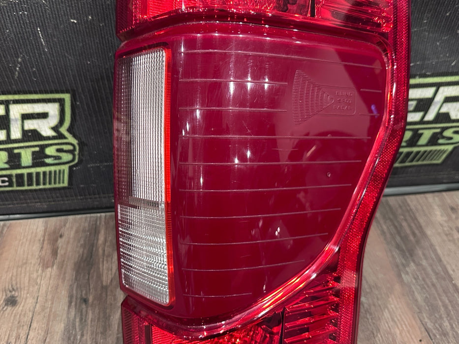 2020-2022 FORD F350 F450 PASSENGER RIGHT HALOGEN TAIL LIGHT OEM *SCUFFS 4-5*