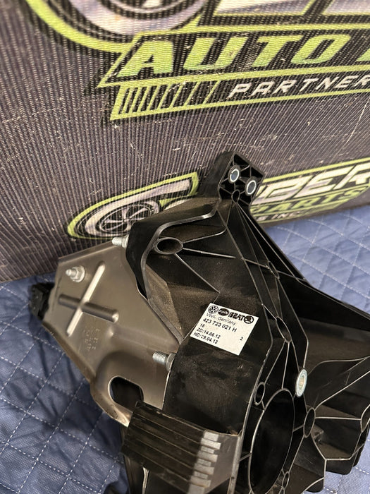 2014 Audi R8 V10 BRAKE PEDAL BOX ASSEMBLY 423 723 021 H 2008 - 2015 OEM