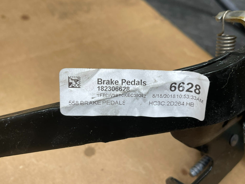 2017-2019 FORD F250 F350 F450 KING RANCH BRAKE PEDAL ASSEMBLY OEM