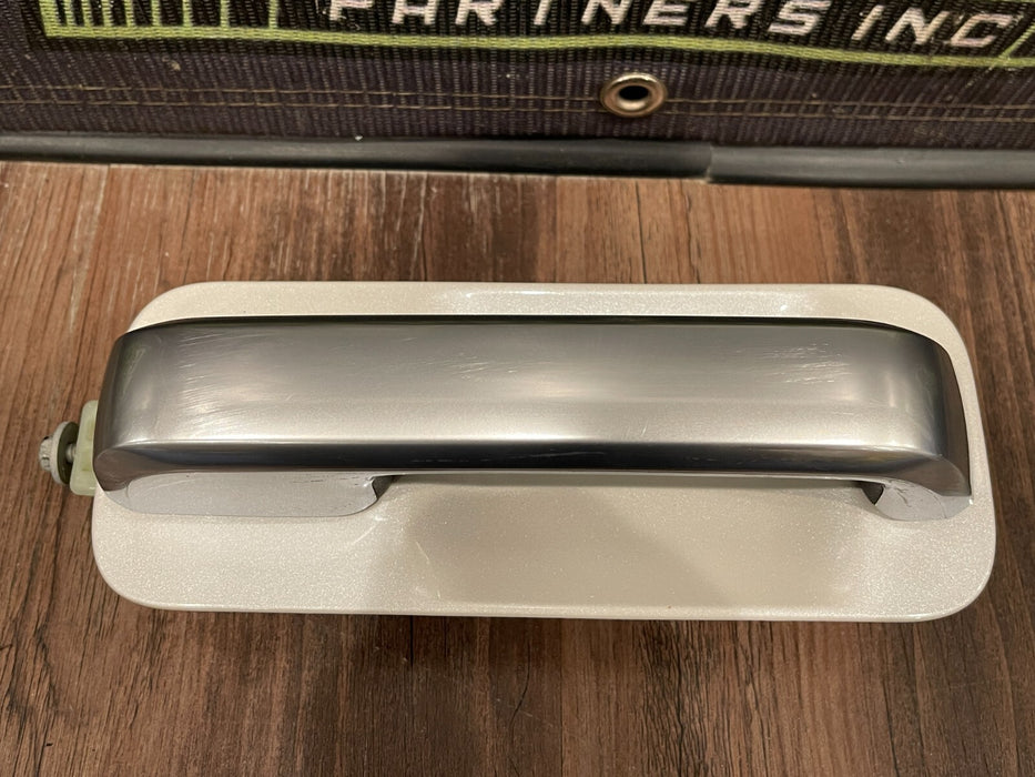 2017 2018 2019 FORD F250 F350 REAR RIGHT DOOR HANDLE (UG) OEM *SLIGHT SCUFFS*