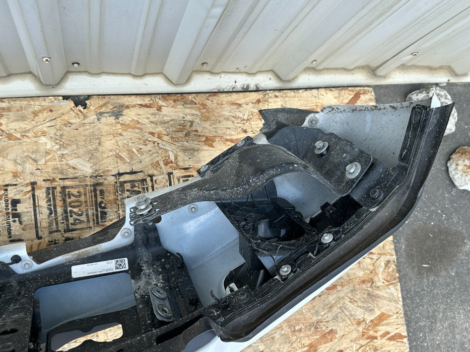 2023-2025 FORD F250 F350 FRONT BUMPER STAR WHITE (AZ) OEM *PAINT CHIPS 10,11*