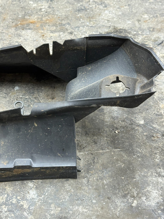 2014 AUDI R8 RIGHT PASSENGER FAN SHROUD OUTER DUCT 420 121 282 B ~CRACKS~