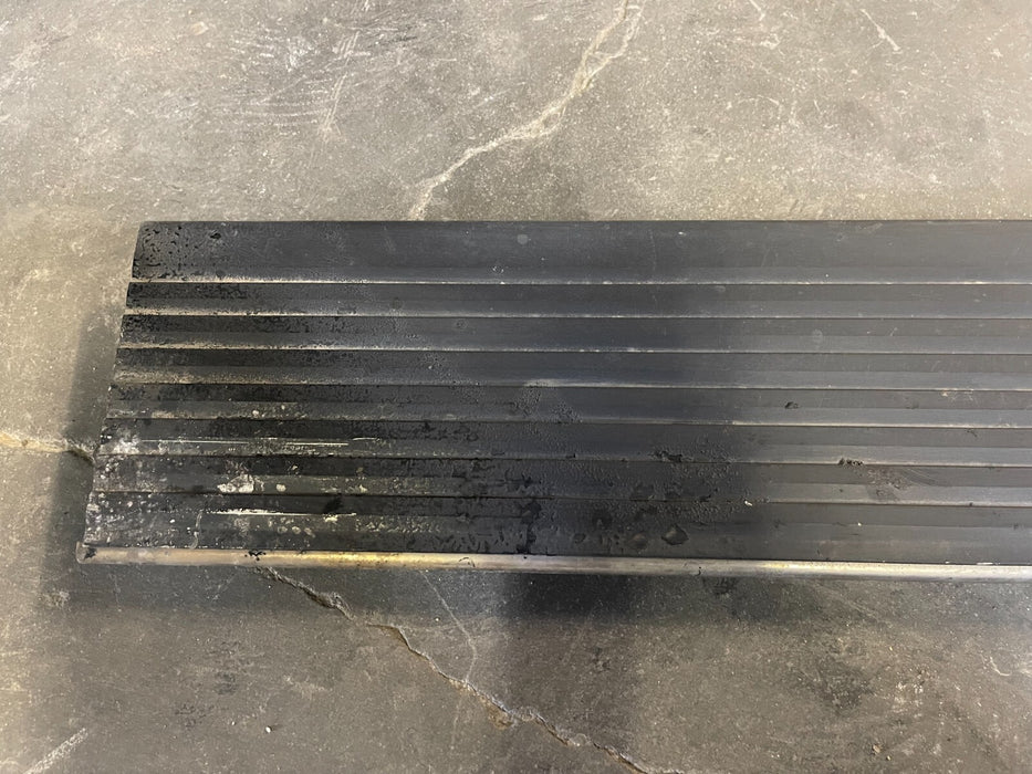 2017-2019 FORD  F350 F450 DRIVER LEFT SIDE RUNNING BOARD ONLY OEM *BURNT*