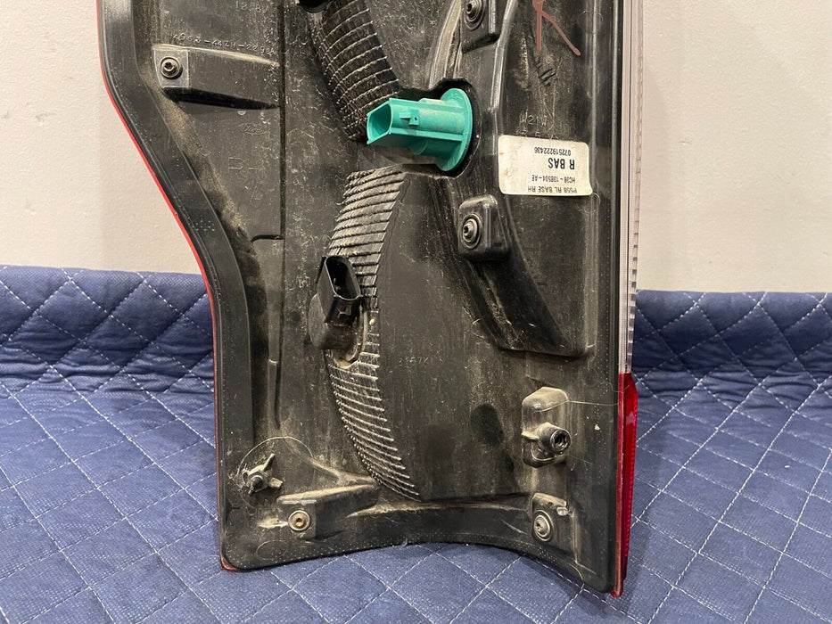 2017-2019 FORD F250 F350 HALOGEN PASSENGER RIGHT TAILIGHT OEM