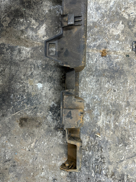 2012 AUDI R8 OEM REAR LEFT DRIVER SIDE SKIRT ROCKER MOUNT BRACKET 420 853 921