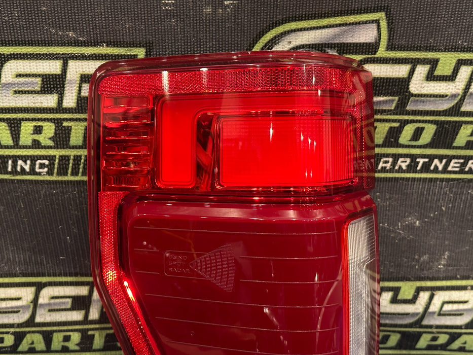 2020-2022 FORD F350 F450 DRIVER LEFT LED TAIL LIGHT OEM *MINT CONDITION*