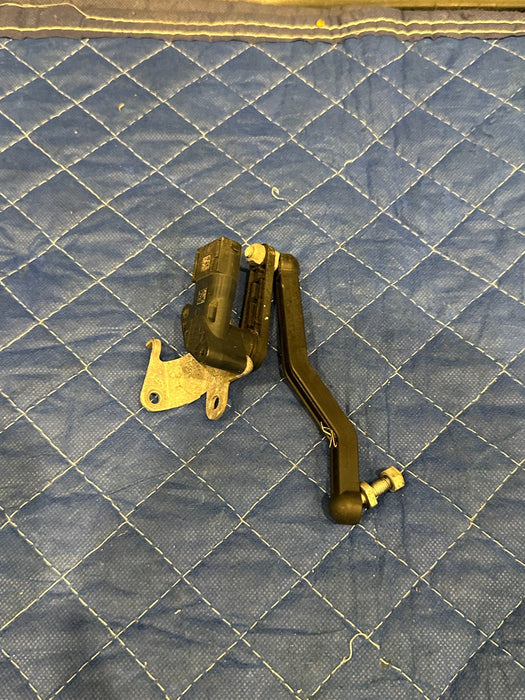 2024 BMW M3 M4 G80 G82 FRONT LEFT SUSPENSION RIDE HEIGHT SENSOR OEM