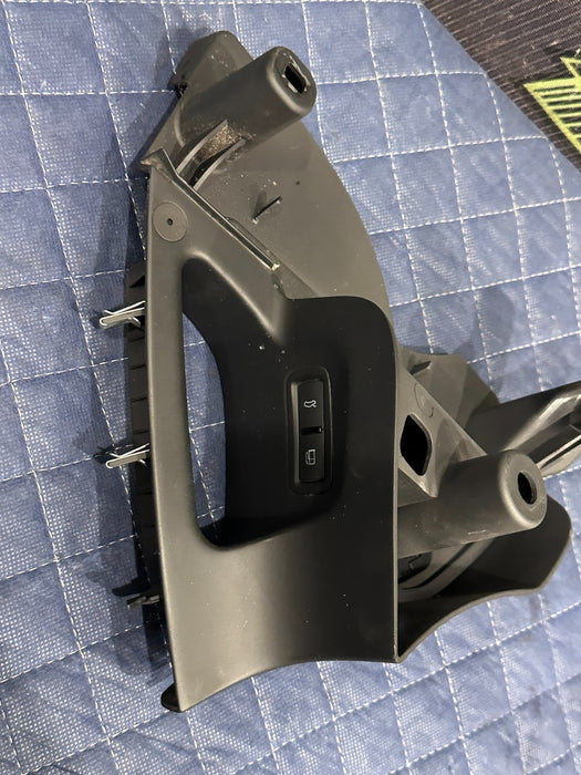 2014 AUDI R8 SPYDER LEFT DRIVER DOOR HANDLE PULL GAS TRUNK SWITCH 423 868 195