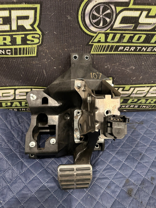 2014 Audi R8 V10 BRAKE PEDAL BOX ASSEMBLY 423 723 021 H 2008 - 2015 OEM