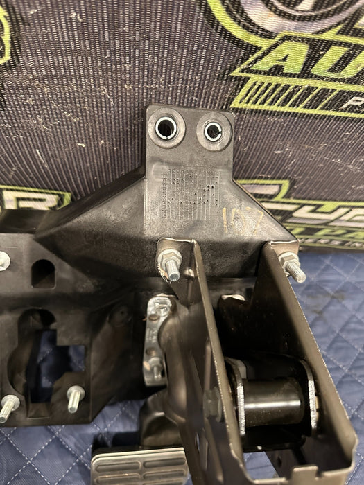 2014 Audi R8 V10 BRAKE PEDAL BOX ASSEMBLY 423 723 021 H 2008 - 2015 OEM