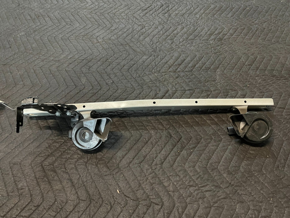 2017 AUDI R8 V10 MOUNTING BRACKET W/ LEFT RIGHT AIR HORNS ASSEMBLY OEM