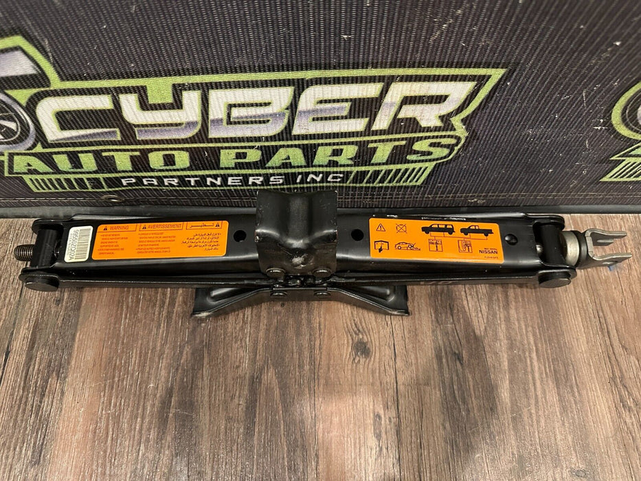 2016 NISSAN TITAN / TITAN XD SPARE TIRE JACK & TOOL KIT OEM