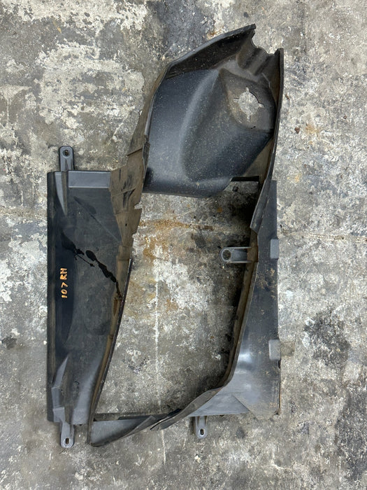 2014 AUDI R8 RIGHT PASSENGER FAN SHROUD OUTER DUCT 420 121 282 B ~CRACKS~