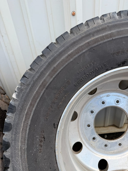 (4) FORD F450 REAR 10X225 2 STEEL 2 ALUMINUM WHEELS TOYO 265/70R19.5