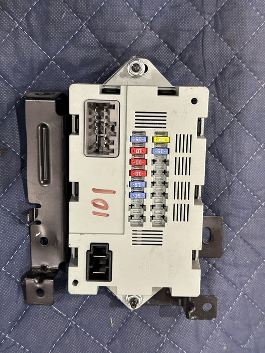 2015 JAGUAR F TYPE R TRUNK FUSE BOX RELY W/BRACKET CPLA 14Q073 AA