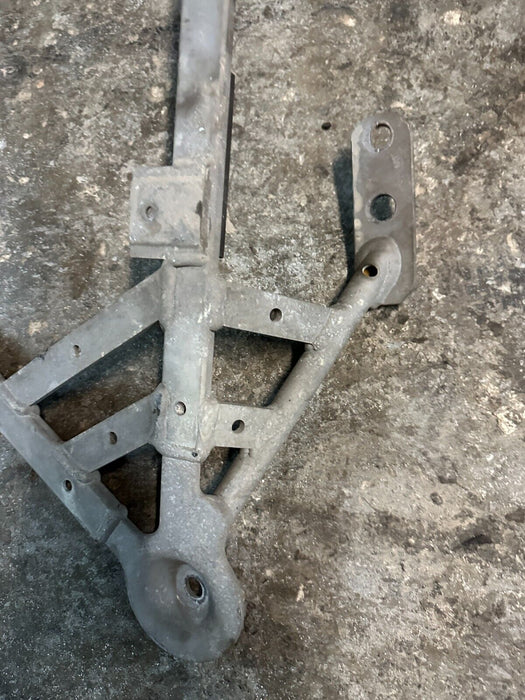 2020 BMW M4 REAR DRIVER LEFT SUSPENSION BRACKET OEM 66228464507