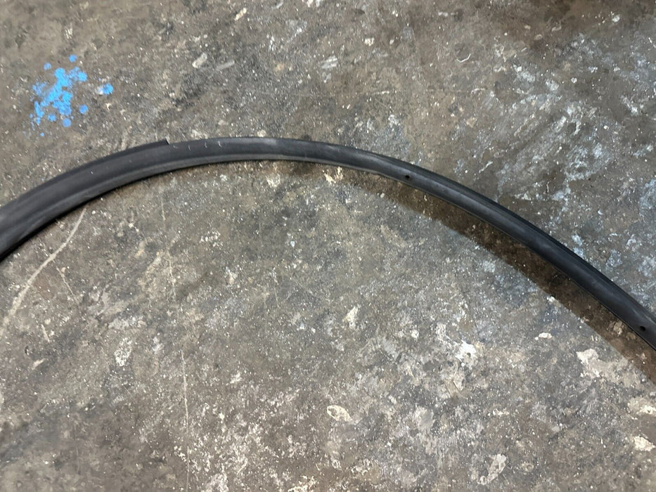 2018 AUDI R8 SPYDER RIGHT PASSENGER DOOR SEAL 4S0837912A 4S0 837 912 A