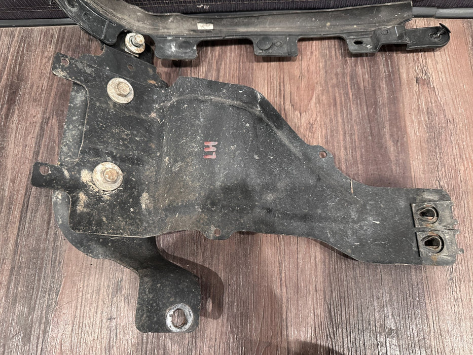 2017-19 FORD F250 F350 F450 FRONT BUMPER LEFT MOUNTING BRACKET OEM HC3B17755AA