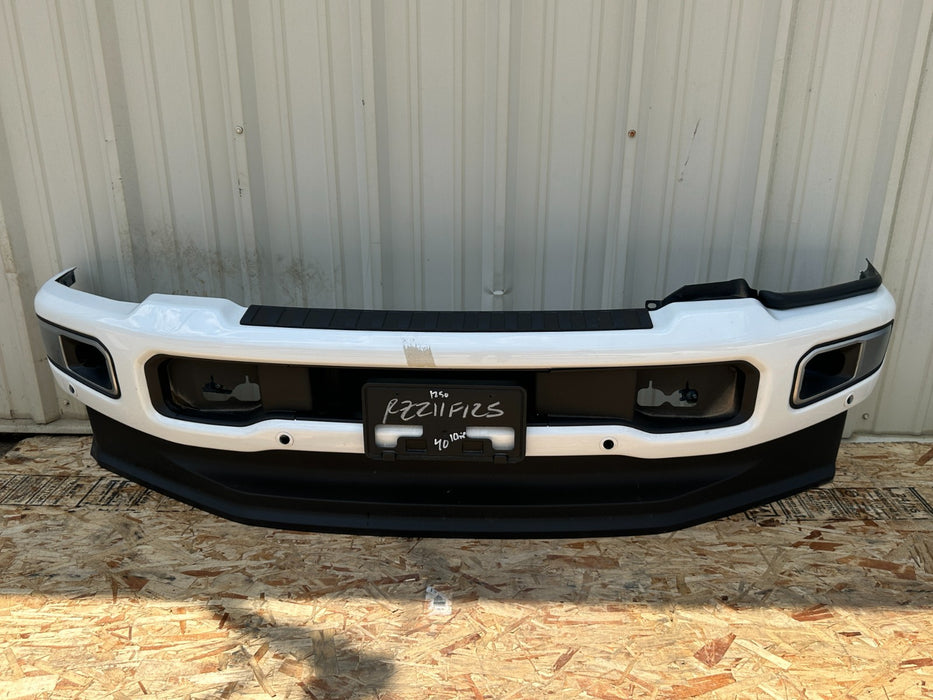 2023-2025 FORD F250 F350 FRONT BUMPER STAR WHITE (AZ) OEM *PAINT CHIPS 10,11*
