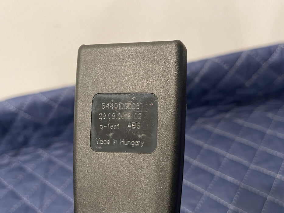 2019 MERCEDES-BENZ E63S AMG REAR SEAT MIDDLE SEATBELT BUCKLES OEM 290 860 06 00