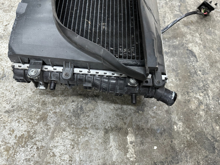 2014 AUDI R8 FRONT DRIVER LEFT RADIATOR 420 121 252 420121252 ASSEMBLY