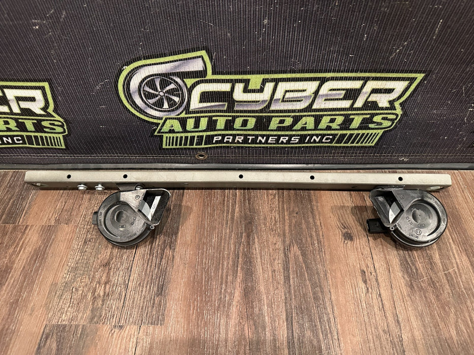 2021 AUDI R8 MOUNTING BRACKET W LEFT RIGHT HORN ASSEMBLY OEM