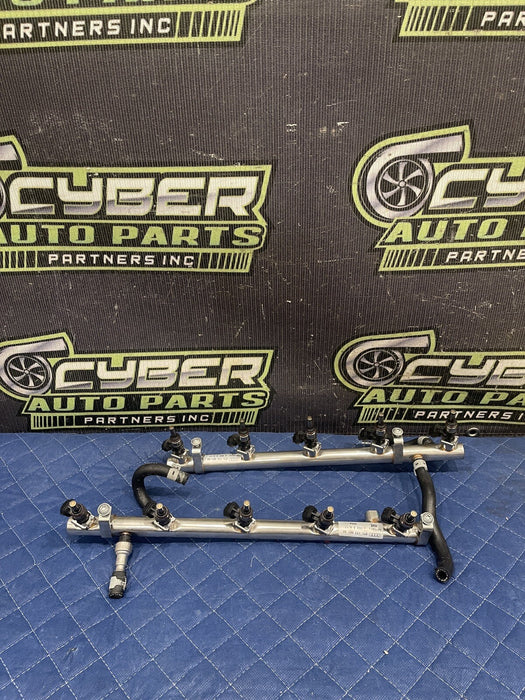 2017 AUDI R8 PLUS UPPER FUEL RAIL FUEL DISTRIBUTORS 07L-133-681-AB PAIR OEM