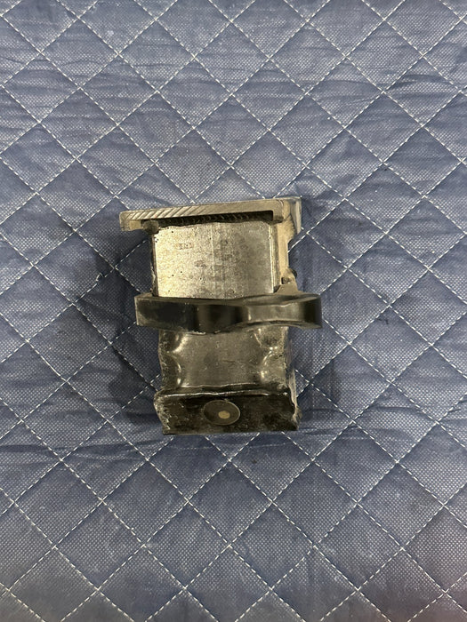 2014 AUDI R8 OEM FRONT PASSENGER RIGHT BUMPER BRACKET 420807552 420 807 552 A