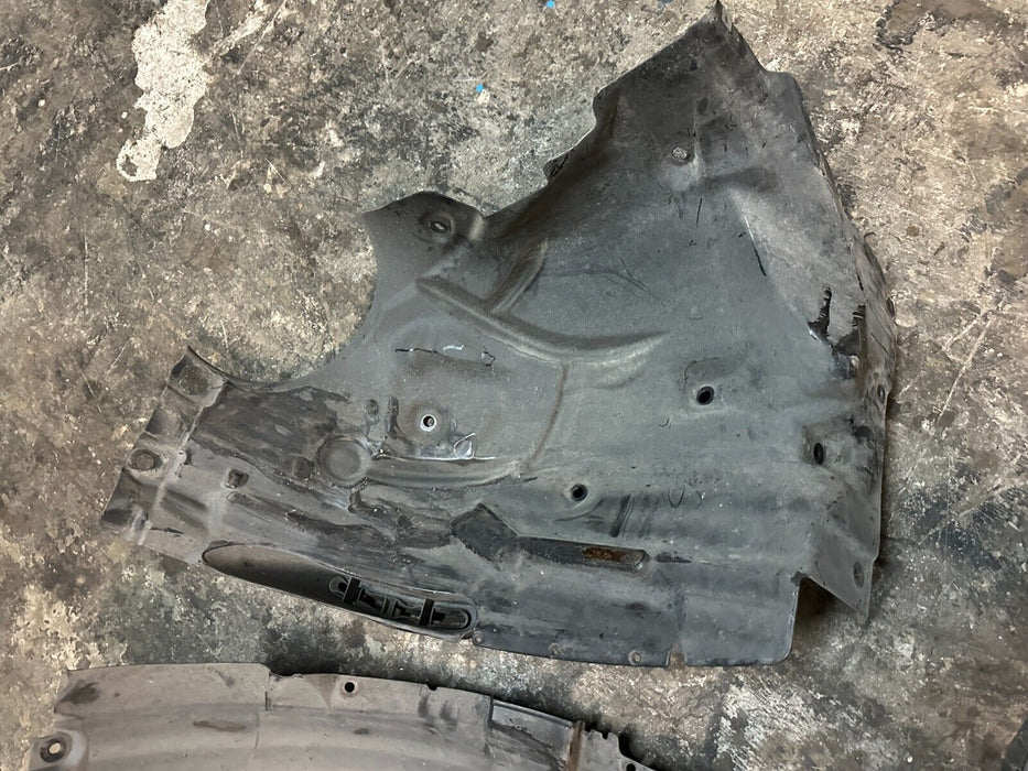 2020 BMW M4 F82 FRONT PASSENGER RIGHT FENDER LINER SET