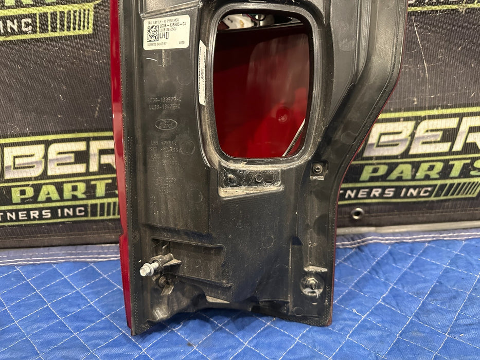 2020-2022 FORD F350 F450 DRIVER LEFT LED TAIL LIGHT OEM *MINT CONDITION*