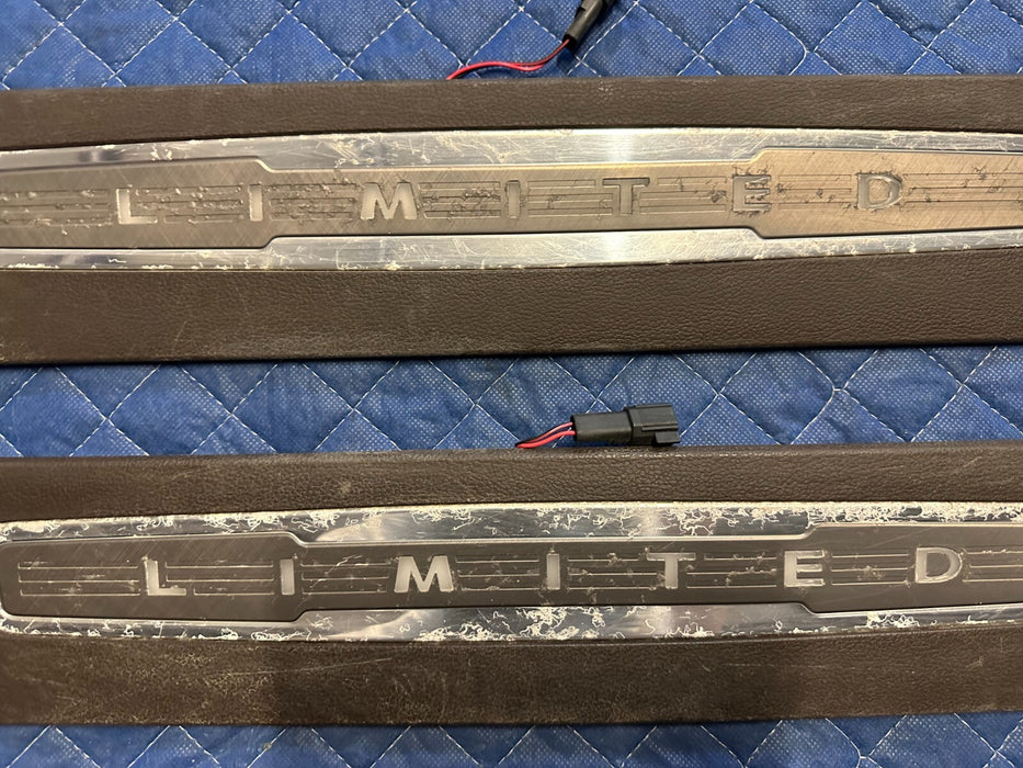 2020-2022 FORD F250 F350 LIMITED ILLUMINATED FRONT DOOR KICK PLATES *SCRATCHED