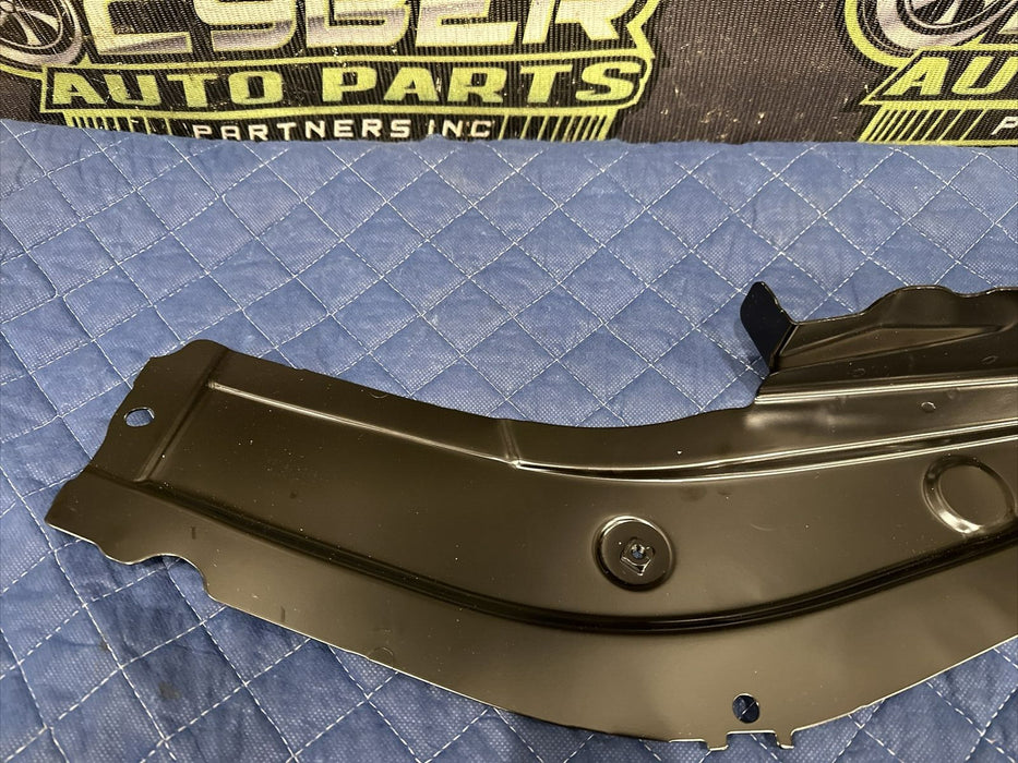 2015 Porsche 911 FRONT RIGHT FENDER RAIL BRACKET 99150139800GRV ~BRAND NEW~