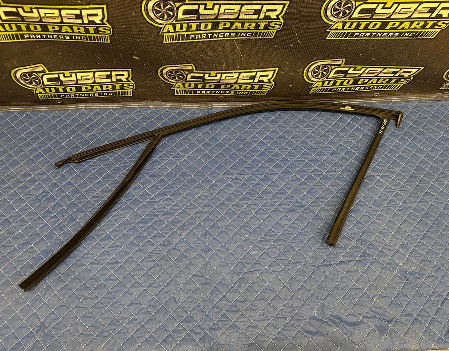 2024 BMW M3 M4 G80 G82 FRONT RIGHT DOOR SEAL OEM 7407403