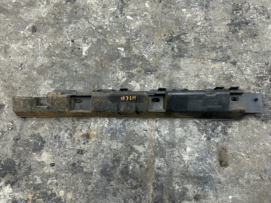 2012 AUDI R8 OEM REAR LEFT DRIVER SIDE SKIRT ROCKER MOUNT BRACKET 420 853 921