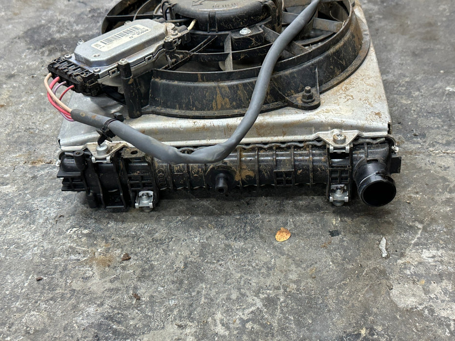 2014 AUDI R8 FRONT RIGHT PASSENGER RADIATOR 420 121 252 ASSEMBLY ~DAMAGE!!~