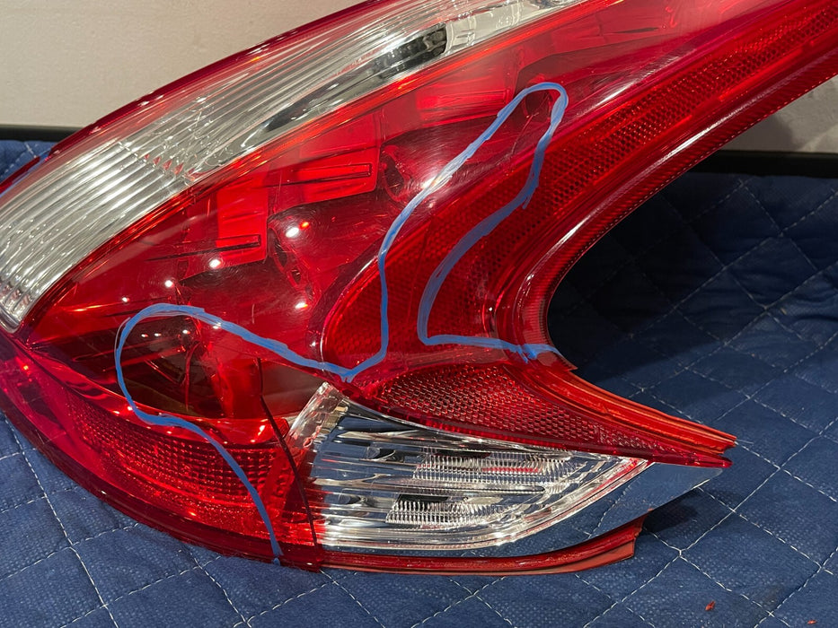 2012 NISSAN 370Z CONV REAR PASSENGER RIGHT TAIL LIGHT OEM *CRACKED*