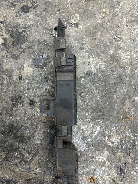 2012 AUDI R8 OEM REAR LEFT DRIVER SIDE SKIRT ROCKER MOUNT BRACKET 420 853 921