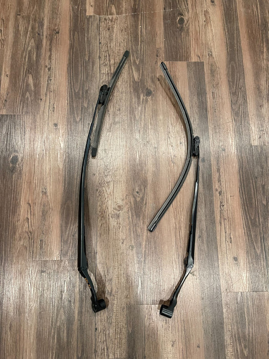 2017 INFINITI Q50 RED SPORT FRONT LEFT & RIGHT WINDSHIELD WIPERS OEM