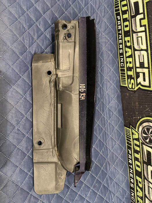 2014 AUDI R8 OEM RIGHT PASSENGER FENDER GARNISH PANEL TRIM W/ BRACKET & FOAM