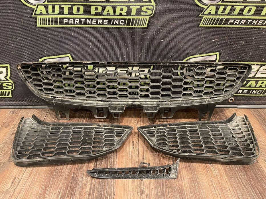 2020 BMW M4 F82 FRONT BUMPER GRILLES OEM (NOT COMPLETE SET/READ)