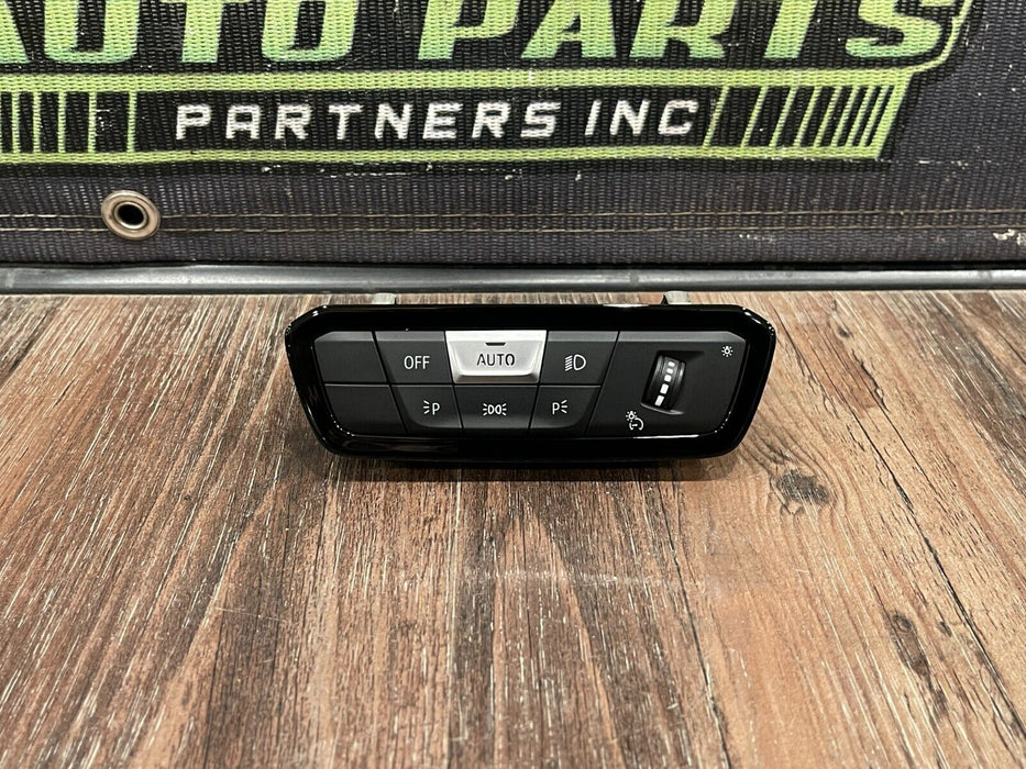 2020 BMW M8 COMP F92 HEADLIGHT CONTROL SWITCH PANEL OEM 6131 9461121