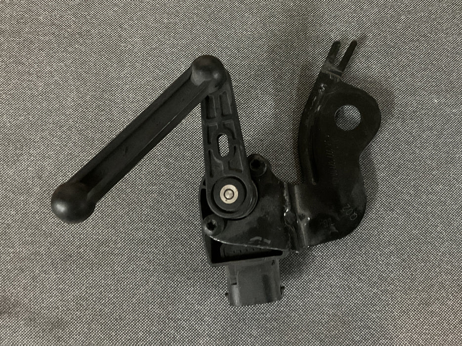 2014 MERCEDES W222 S550 HEADLIGHT AUTO LEVEL SENSOR FRONT LEFT OEM
