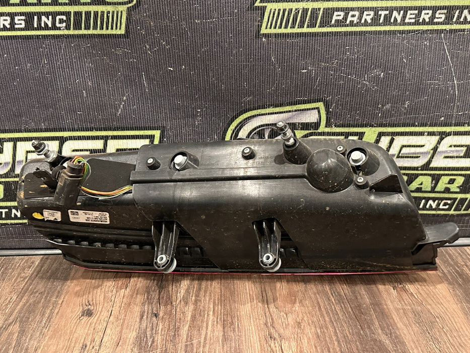 2014 AUDI R8 PASSENGER RIGHT LED TAIL LIGHT OEM *PICTURES 5-10* 420 945 096 L