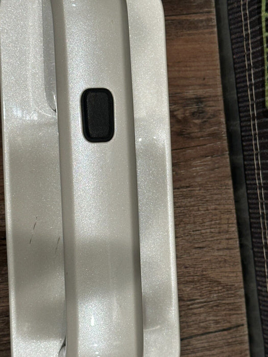 2017 FORD F250 F350 FRONT RIGHT DOOR HANDLE METALLIC WHITE (UG) ~MINOR WEAR~