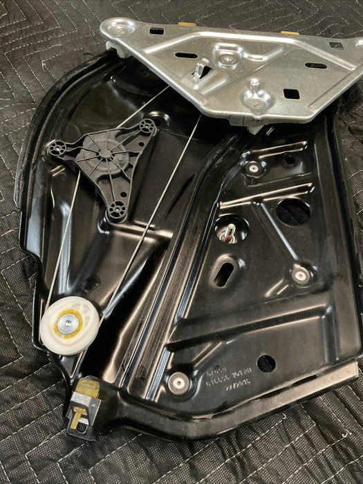 2017 MERCEDES-BENZ C63 AMG A205 REAR RIGHT WINDOW REGULATOR 2056700203