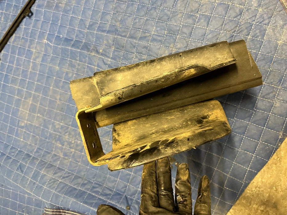 2017-2022 FORD F250 F350 F450 DIESEL PASSENGER RADIUS ARM BRACKET FRAME RAIL CUT