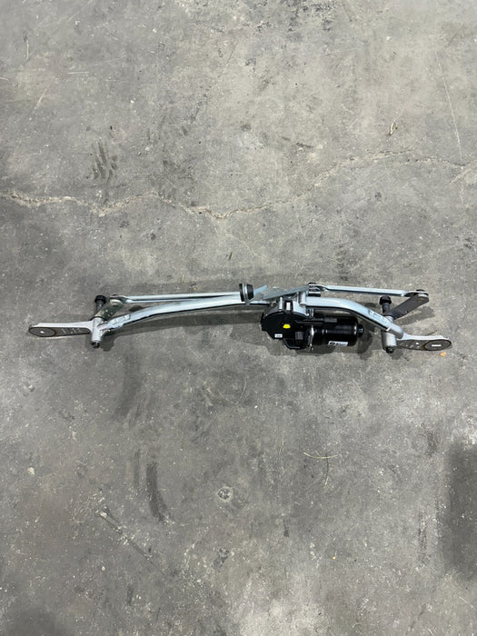 2024 BMW M3 M4 G80 G82 WINDSHIELD WIPER LINKAGE W MOTOR OEM